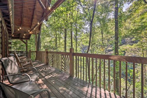 3 Mi to Pigeon Forge: Cabin w/ Hot Tub & Deck photo 32
