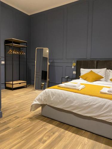 A bed or beds in a room at Allegra Suites