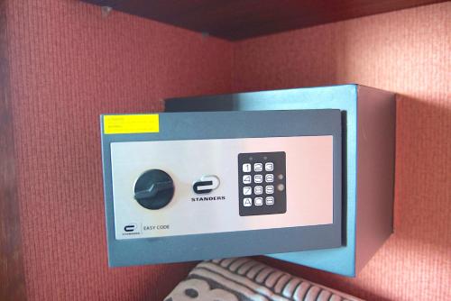 a microwave on a wall in a room at Apartamento Romantico in Caniço