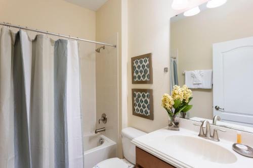 6Br 6Bath Pvt Home Pool 10min Disney 3282ft photo 14