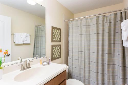 6Br 6Bath Pvt Home Pool 10min Disney 3282ft photo 16