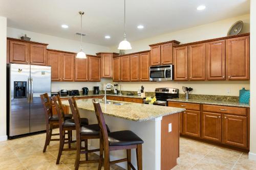 6Br 6Bath Pvt Home Pool 10min Disney 3282ft photo 6