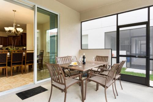 6Br 6Bath Pvt Home Pool 10min Disney 3282ft photo 21