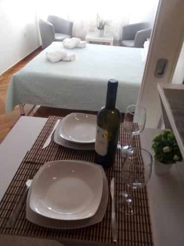 Sylvia' s Apartments