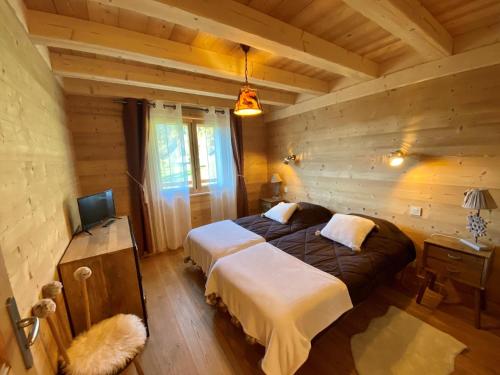 Ένα ή περισσότερα κρεβάτια σε δωμάτιο στο CHALET LE NANTET