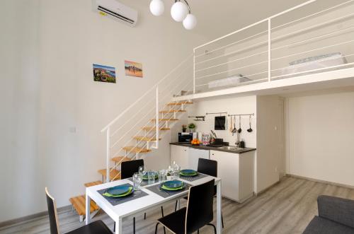 Una cocina o zona de cocina en Bartok Suites