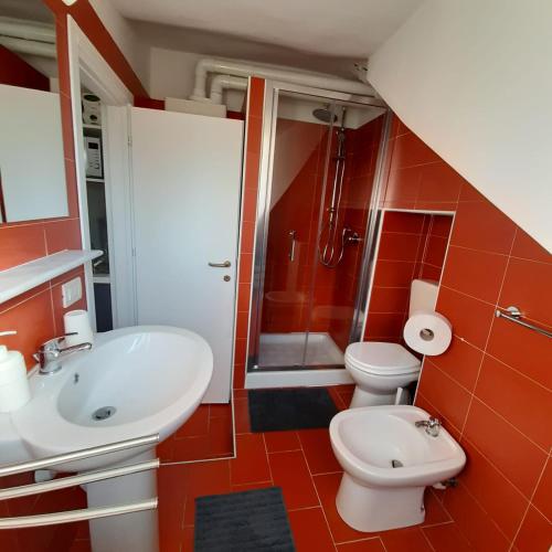 a bathroom with a sink and a toilet and a shower at Casa Breton in Turin