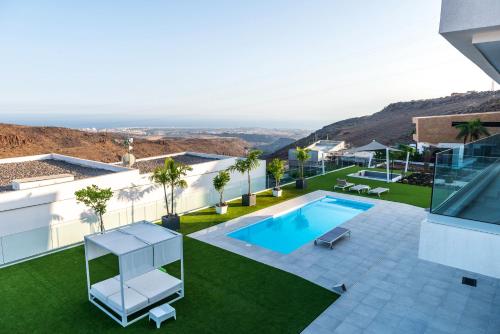 Utsikt mot bassenget på Blue Horizon Resort by Monte Leon eller i nærheten