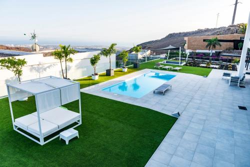 Blue Horizon Resort by Monte Leon