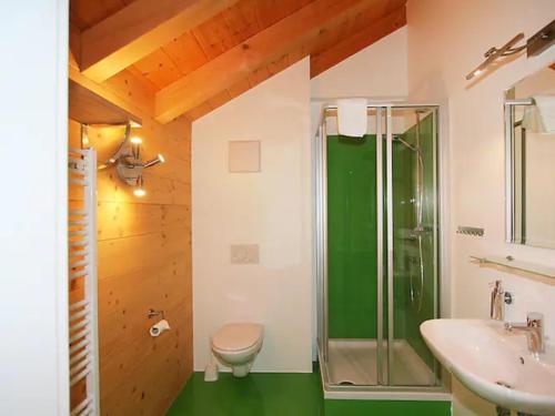 A bathroom at aeki TYROL