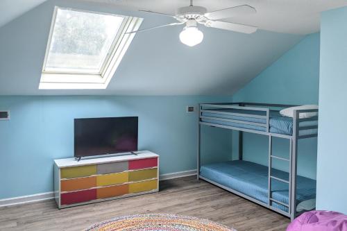 a room with a bunk bed and a tv at The Pirate Den in Edisto Beach