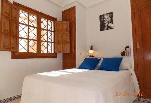 Postel nebo postele na pokoji v ubytování Holiday House Torre Mata