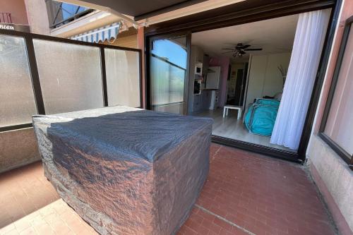 Balkón nebo terasa v ubytování Le Lagon bleu Studio cabine dans résidence avec piscine