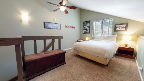A bed or beds in a room at Hidden Valley #130 condo