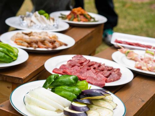 アパートメントの敷地内または近くでの食事または食べ物