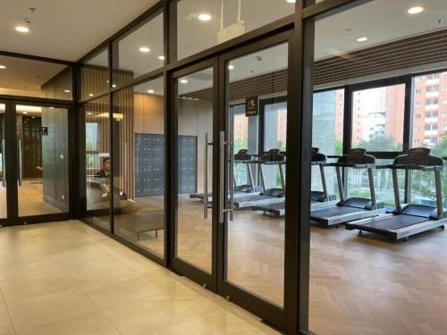 Fitness centrum a/nebo fitness zařízení v ubytování Star Lake Daewoo Tay Ho Luxury Apartment