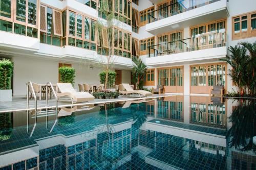 Piscina a Moon Dragon Hotel o a prop