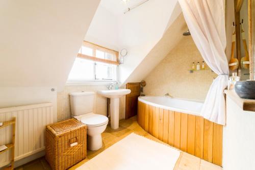 a bathroom with a toilet and a tub and a sink at Molland Manor House Self catering (10 bedrooms 9 bathrooms) in Sandwich