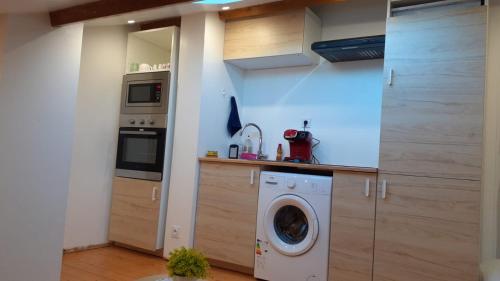 Η κουζίνα ή μικρή κουζίνα στο Appartement Le Bonheur