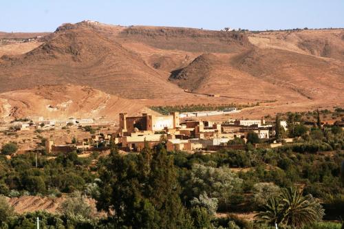 a small village in the middle of a mountain at Auberge Restaurant le Safran in Taliouine