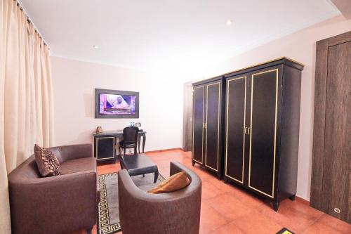 Oak Haven Hotel & Suites – Photos 3