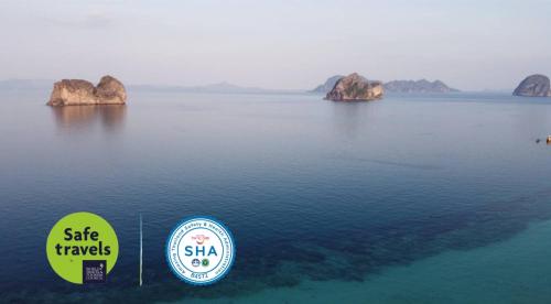 a view of the ocean with rocks in the water at Koh Ngai Kaimuk Thong Resort in Ko Ngai