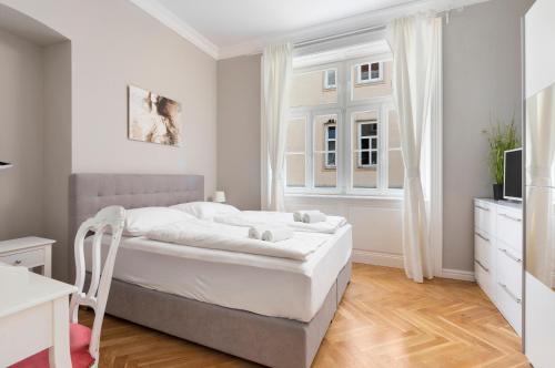 Posteľ alebo postele v izbe v ubytovaní Imperial Apartments Schönbrunn - Contactless Check-In