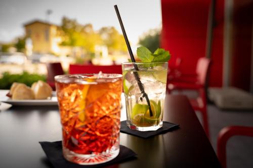 a couple of drinks sitting on a table at Hotel Maranello Village in Maranello