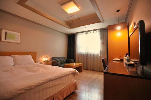 Changwon AT Business Hotel_2