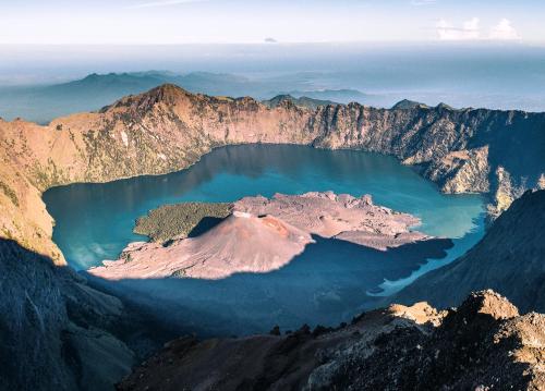 an island in the middle of a mountain range at Apakabar Homestay - proche gare Melun, parking privé, Netflix in La Rochette