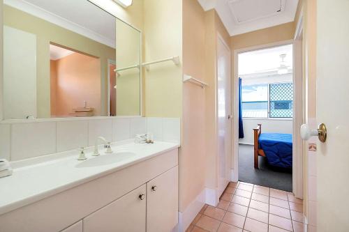 Comfort Hotel Pacific Cleveland tesisinde bir banyo