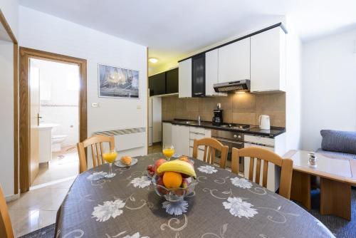 Apartment Tija Two Bedroom Apartment with Balcony and Partial Sea View