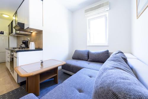 Apartment Tija Two Bedroom Apartment with Balcony and Partial Sea View