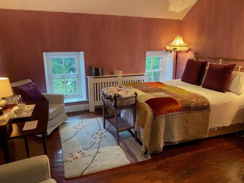 
a hotel room with a bed and a desk at Barnabrow Country House in Midleton
