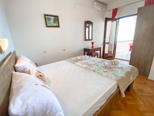 Gallery image of Apartments Ostrog in Zaostrog
