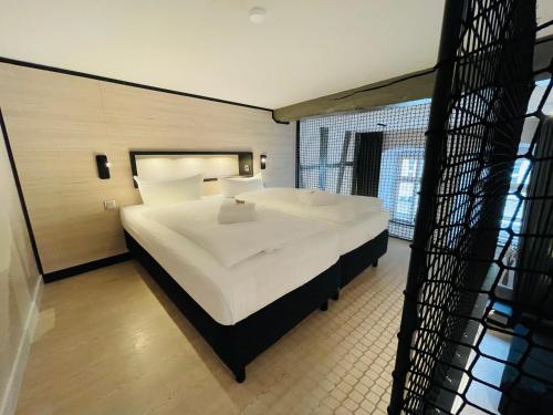 Giường trong phòng chung tại Design-Apartments Am Kaisersaal