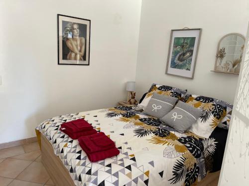 Ένα ή περισσότερα κρεβάτια σε δωμάτιο στο Studio les petits lutins