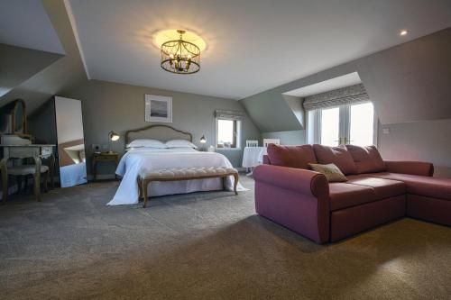 a bedroom with a bed and a couch at Dunnet B&B Escapes in Dunnet