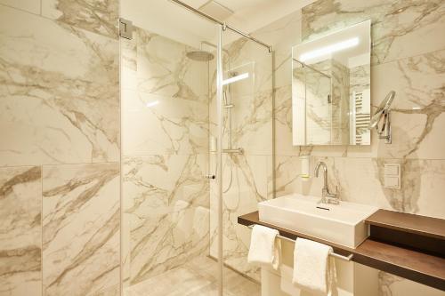 a bathroom with a sink and a shower at Green Leisure Apartments Schweglerstrasse in Vienna