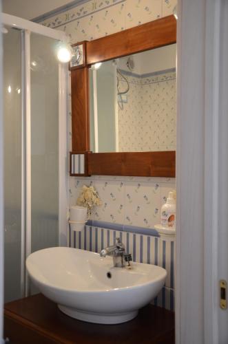 Ванна кімната в Sicilian Seaside Apartments