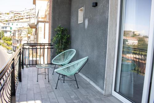 two chairs and a table on a balcony at 1531 Jackson B&B in Scalea