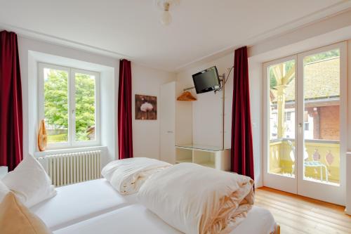 Ένα ή περισσότερα κρεβάτια σε δωμάτιο στο Hotel Vallatscha