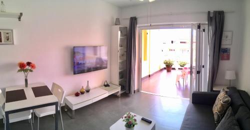TV a/nebo společenská místnost v ubytování Lovely apartment, great location!