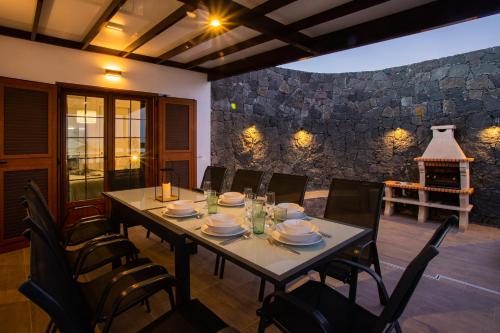 Villa Amana 5 star luxury resort for 10 people in Playa Blanca