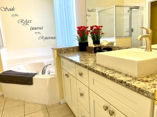 Disney Dream with Hot Tub, Pool, Xbox, Games Room, Lakeview, 10 min to Disney, Clubhouse photo 36