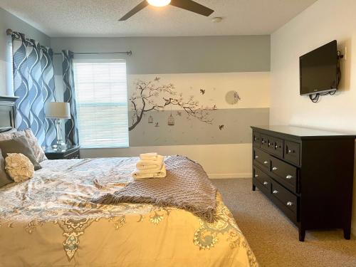 Disney Dream with Hot Tub, Pool, Xbox, Games Room, Lakeview, 10 min to Disney, Clubhouse photo 40