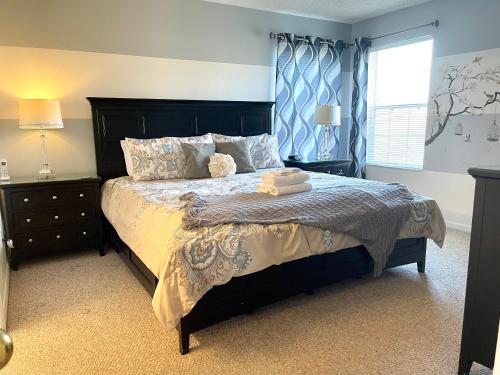 Disney Dream with Hot Tub, Pool, Xbox, Games Room, Lakeview, 10 min to Disney, Clubhouse photo 38