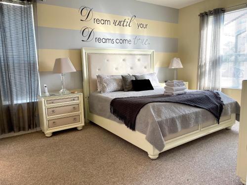 Disney Dream with Hot Tub, Pool, Xbox, Games Room, Lakeview, 10 min to Disney, Clubhouse photo 33