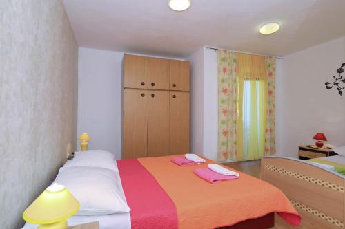 Ένα ή περισσότερα κρεβάτια σε δωμάτιο στο Apartments Luca