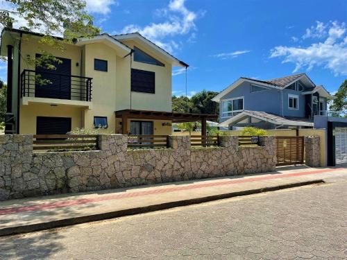 Το κτήριο όπου στεγάζεται  η παραθεριστική κατοικία